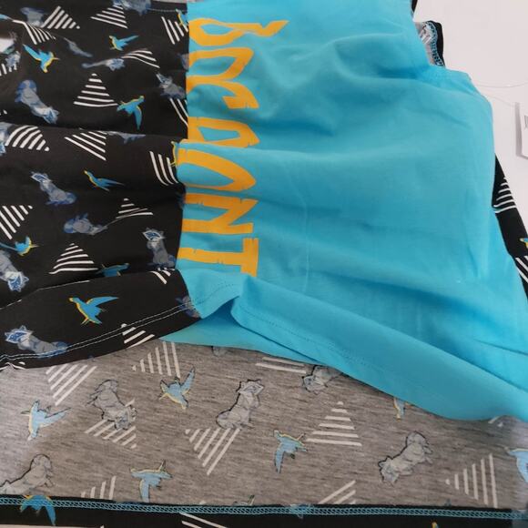 NEW!! Disney Womens SIZE M Pocahontas Meeko Muscle Tank Top Colorblock - Picture 11 of 12